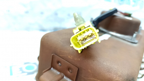 Ближний план разъема подушки безопасности Nissan Murano z52, 17-18