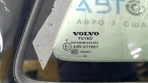 Оригинальное стекло замены для Volvo XC60 2018-2026, есть надорванный уплотнитель.