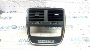 Накладка передней панели центральная с дефлекторами Dodge Grand Caravan 11-20 черная с хром обрамлением, царапина