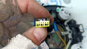 Расположение разъема подушки безопасности airbag для установки в BMW 3 F30, видимость всех контактов.