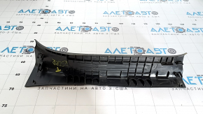Накладка порога внутрішня ззаду права Nissan Murano z52 17-24 чорна, 3 смужки, потерта