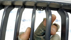Решетка радиатора grill правая BMW 3 F30 4d 12-18 песок