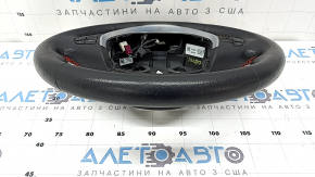 Рулевое колесо BMW 3 F30: вид спереди, отметки на кожаном покрытии.