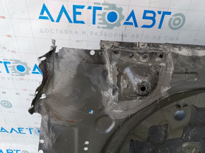 Корыто багажника Toyota Camry в хорошем состоянии с небольшими дефектами.