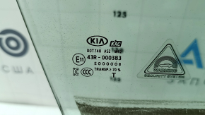 Стекло двери передней правой Kia Sportage 17-22 царапина