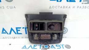 Центральная консоль бокс Nissan Ariya 2023-2026, вид сзади с открытыми воздуховодами.