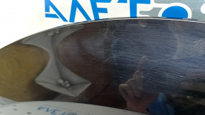 Крупный план накладки арки крыла задней левой части для Nissan Ariya 2023, видно состояние с небольшими дефектами.