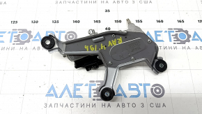 Запчасть — трапеция дворников автомобиля Toyota RAV4 2019-2025, крупный план оборудования.