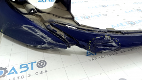 Задний ракурс переднего бампера Toyota Camry 2018-2024, явно видны следы износа и трещины.