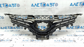 Решетка радиатора grill Toyota Camry v70 18-20 L/LE трещины