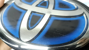 Эмблема переднего бампера Toyota Rav4 19-24 hybrid под радар, песок
