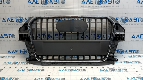 Решетка радиатора grill в сборе Audi Q3 8U 15 без парктроников, без эмблемы, сломано крепление