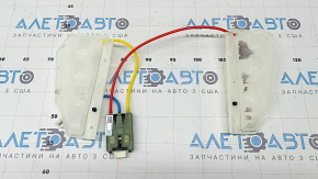 Интерьерный элемент для BMW 4 F32 F33 F36 2014 - 2020, крупный план подключения проводки.