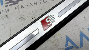 Накладка порога вненш передняя левая Audi A5 F5 17-25 5D S-line, с подсветкой, потерта
