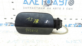 Лючок бензобака в сборе Audi A5 F5 18-25 5D надлом крепления, потерта