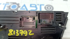 Крупный план разъёма Audi A6 C7 с номером 813792, состояние Б/У.