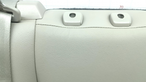 Детальная фотография крепления тканевой обивки сидения Ford C-Max 2013-2018.