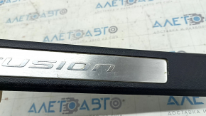 Накладка порога передняя правая Ford Fusion mk5 17-20 черная с хром вставкой, царапины, примято крепление