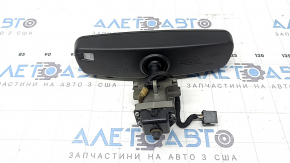 Крупный план зеркала заднего вида Ford Fusion mk5, внешние и внутренние детали в отличном состоянии.