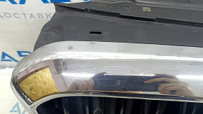 Решетка радиатора grill в сборе BMW 5 G30 17-23 с жалюзи дефлектором радиатора, хром, потрескан хром, трещина, сломано крепление, песок