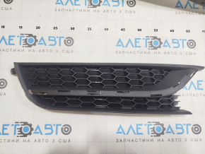 Решетка переднего бампера правая VW Passat b7 12-15 USA без птф, с молдингом