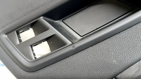 Детали крепления и следы эксплуатации обшивки BMW X7 2019-2026
