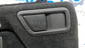 Подробнее обшивка арки задняя правая нижняя BMW X7 G07, показан разъем 12V.