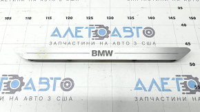 Вставка накладки порога передня права BMW X7 G07 19-26 хром з підсвічуванням, подряпини, тичка