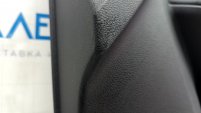Обшивка двери карточка передняя правая Ford Escape MK3 17-19 рест, черная, подлокотник кожа черный, с хром ручкой, царапины, вмятина