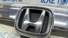 Молдинг решетки радиатора верхний центральный Honda Accord 18-20 светлый хром, с креплением и эмблемой, песок