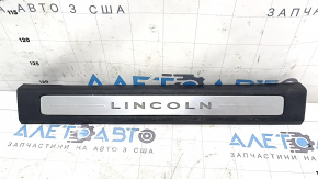 Накладка порога передняя правая Lincoln MKZ 17-20 хром с подсветкой, черная, царапины, вмятина
