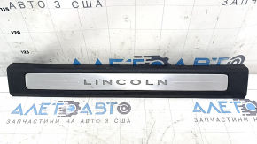 Накладка порога передня ліва Lincoln MKZ 17-20 хром з підсвічуванням, чорна, подряпини