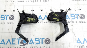 Задняя часть кнопок управления на руле Mitsubishi Outlander, оригинальная запчасть с видимыми следами эксплуатации.