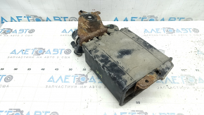 Канистра с углем абсорбер для Toyota Camry 2007-2011, вид сзади, видно ржавый кронштейн.
