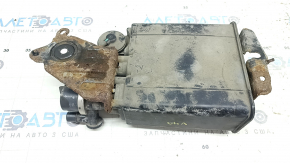 Канистра с углем абсорбер для Toyota Camry 2007-2011, вид сбоку.