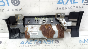 Задняя сторона подушки безопасности для Mitsubishi Outlander 2022-2026 с коррозией на корпусе.