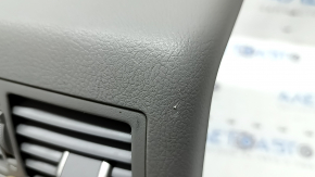 Деталь с мелкими царапинами на Toyota Camry 2007-2011, крупный план