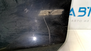Царапина на накладке крышки багажника Ford Fusion, видно на фото.