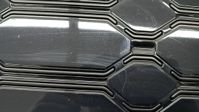 Решетка радиатора grill в сборе Audi Q5 80A 21-25 черный глянец, эмблема и молдинг хром, S-Line, с каркасом, с эмблемой quattro, эмблема с подсветкой, царапины, отклеилась эмблема