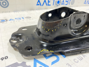 Мелкие сколы и ржавчина на кронштейне поперечного рычага для Toyota Camry