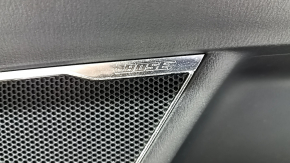 Динамик BOSE на обшивке правой двери Mazda CX-9 2016-2023, выделяется логотипом