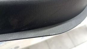 Обшивка двери карточка задняя правая Mazda CX-9 16-19 под шторку, кожа черная с бежевой вставкой кожа, подлокотник кожа, серый молдинг, с ручкой, BOSE, царапины