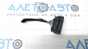 Фишка на проводку переднего бампера на усилителе BMW 3 G20 19-22 под сигналы, датчики удара, жалузи