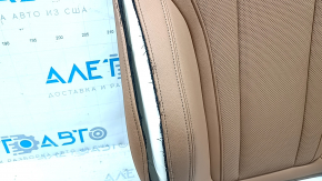 Детальная фотография с повреждением на спинке сидения BMW 3, видны следы использования.