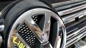 Решетка радиатора grill в сборе VW Tiguan 12-18 рест со значком, песок
