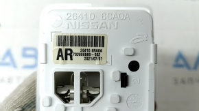 Плафон освещения центральный Nissan Rogue 21-26 белый, пятна