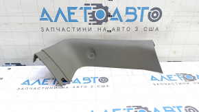 Обшивка дверей багажника ліва Buick Encore 13-16 сіра, подряпина, відламане кріплення