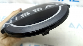 Эмблема решетки радиатора grill Nissan Rogue 21-23 под радар, песок