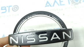 Эмблема логотип двери багажника Nissan Rogue 21-26 тип 2, потерта