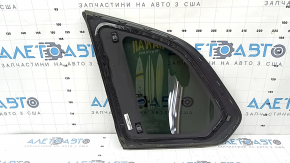Форточка с крепежом для BMW X5 G05 2019-2026, имеется скол на стекле.
